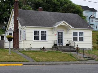 218 E B St, Rainier, OR 97048
