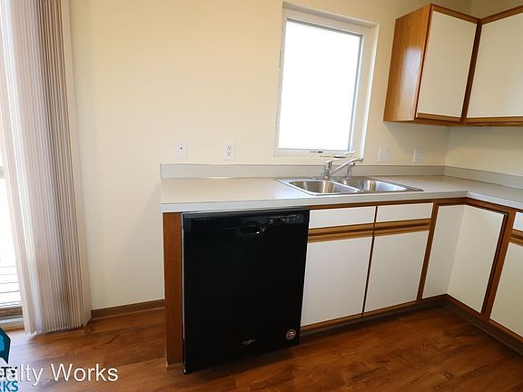 4th image of 4820 Hillside St #2