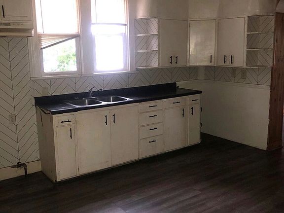 4th image of 1283 S Illinois St