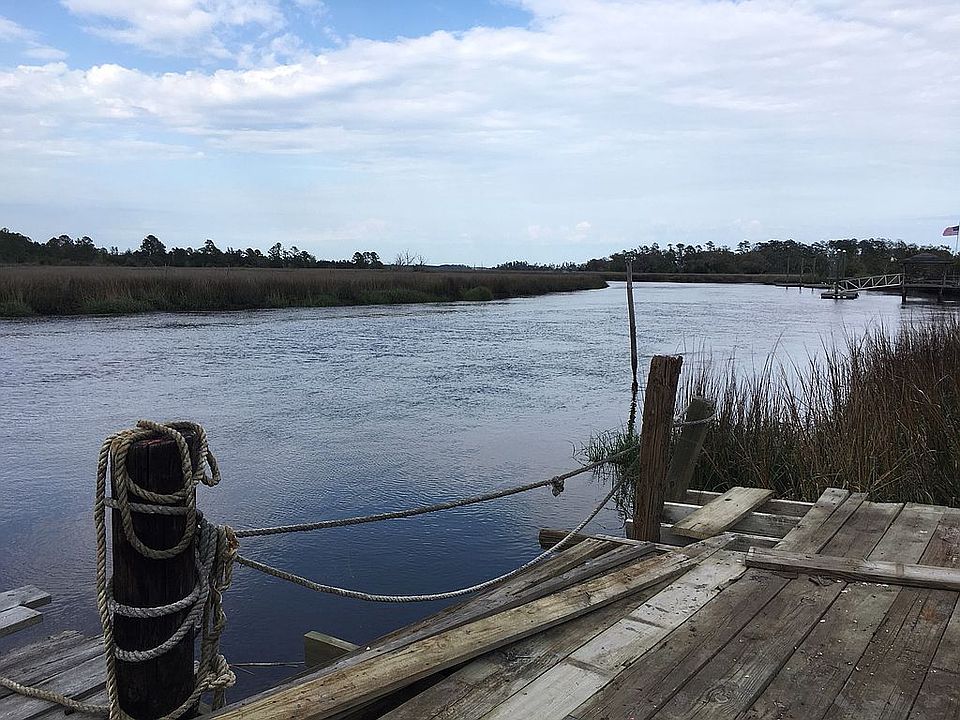 Your river view and frontage