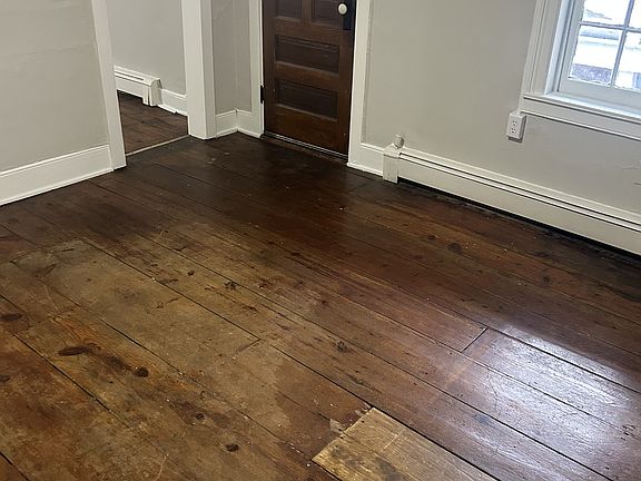 3rd image of 331 N Loudoun St #2