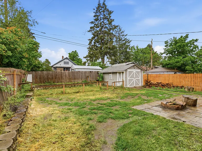 554 E Bridgeport Ave — Photo 10