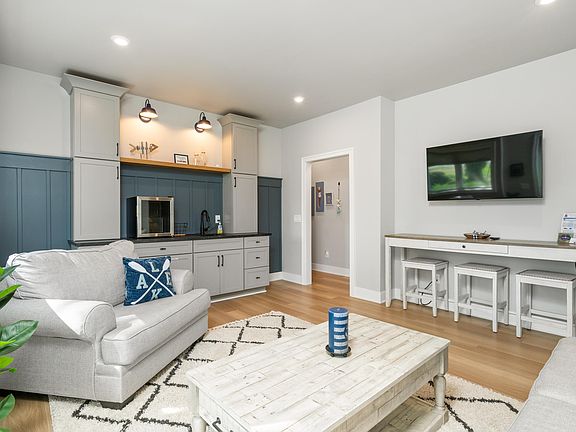 5th image of 118 Elkenburg St #20