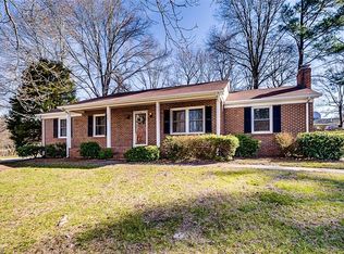 2401 Lamroc Rd, Greensboro, NC 27407