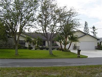 4th image of 2324 SW 43rd Ter