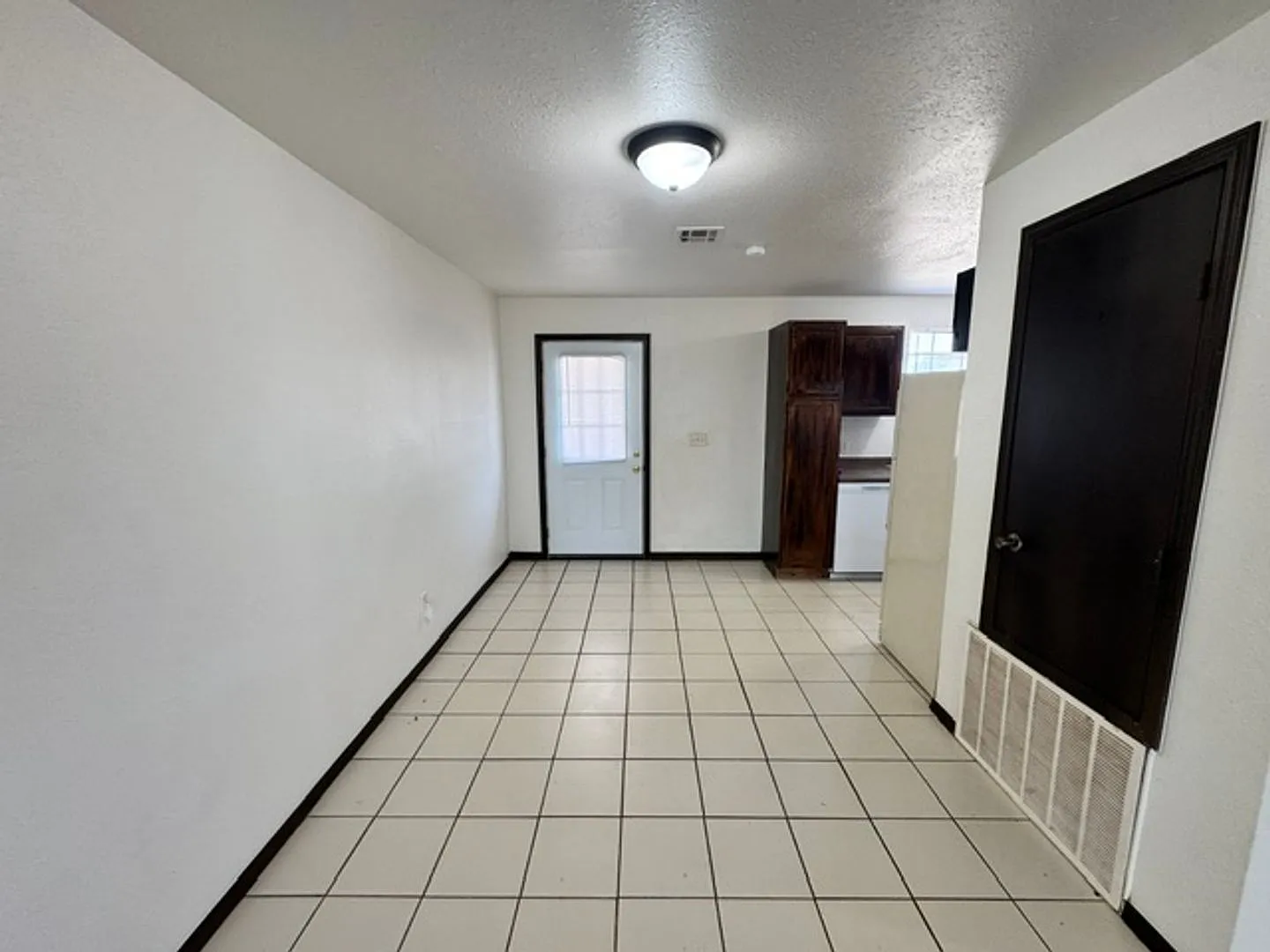 2 bed duplex, all new flooring paint and appliances! — Photo 3