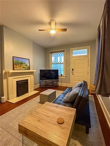 7816 S Claiborne Ave — Photo 3