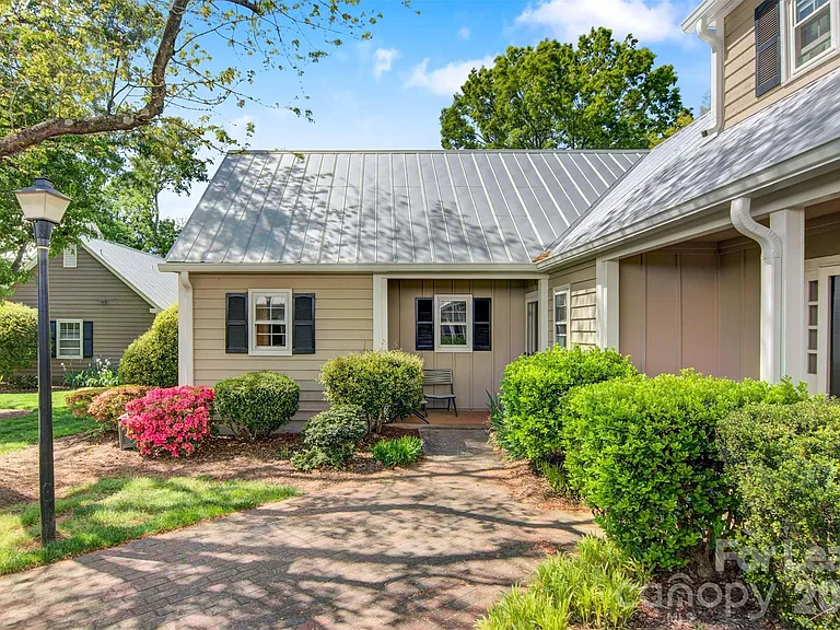 3700 Selwyn Farms Ln #4 — Photo 1