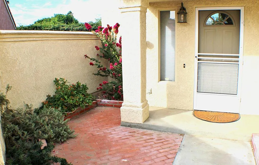 2 bed, 1380 sqft, $2,600 — Photo 2