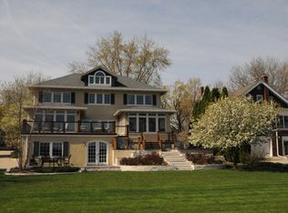 305 Woodland Ln, Oconomowoc, WI 53066