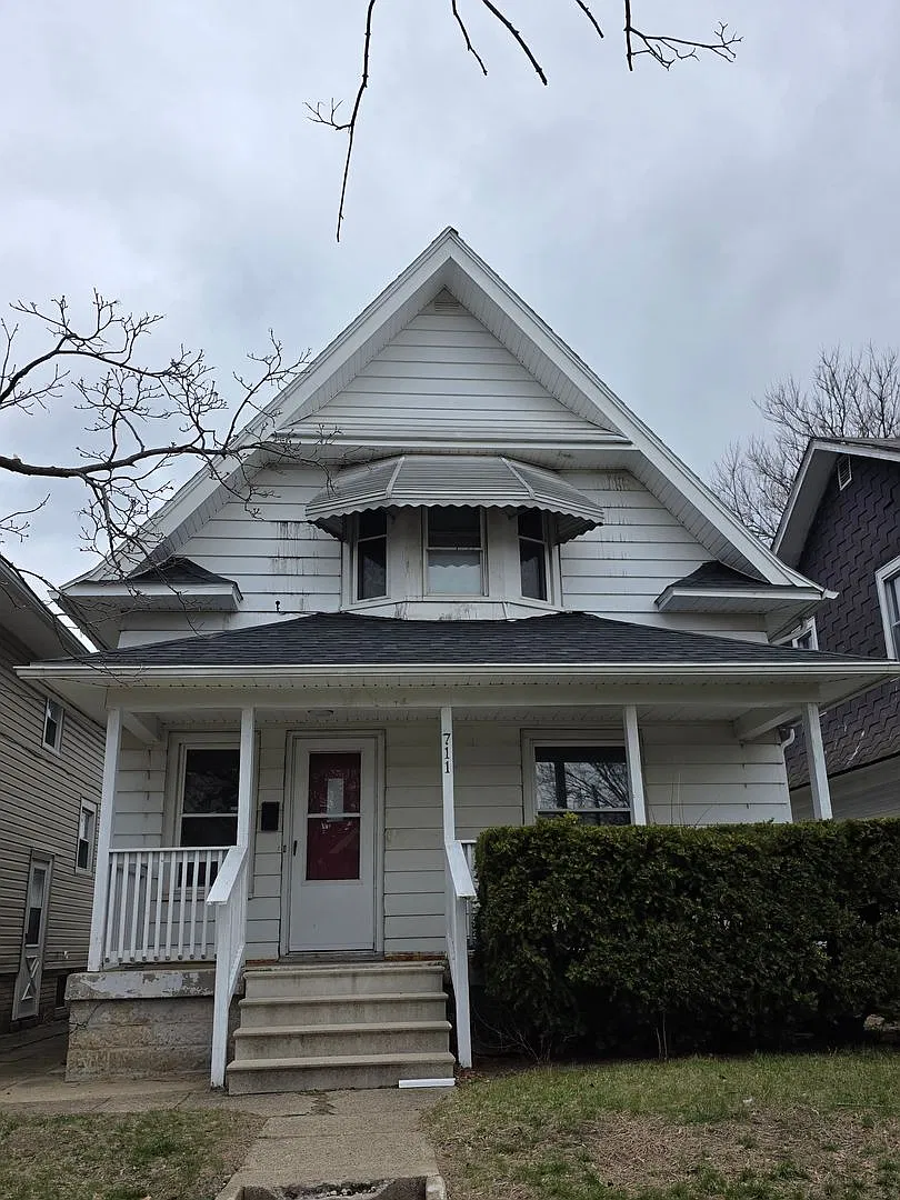 Three Bedroom Single Family Home in Toledo — Photo 1