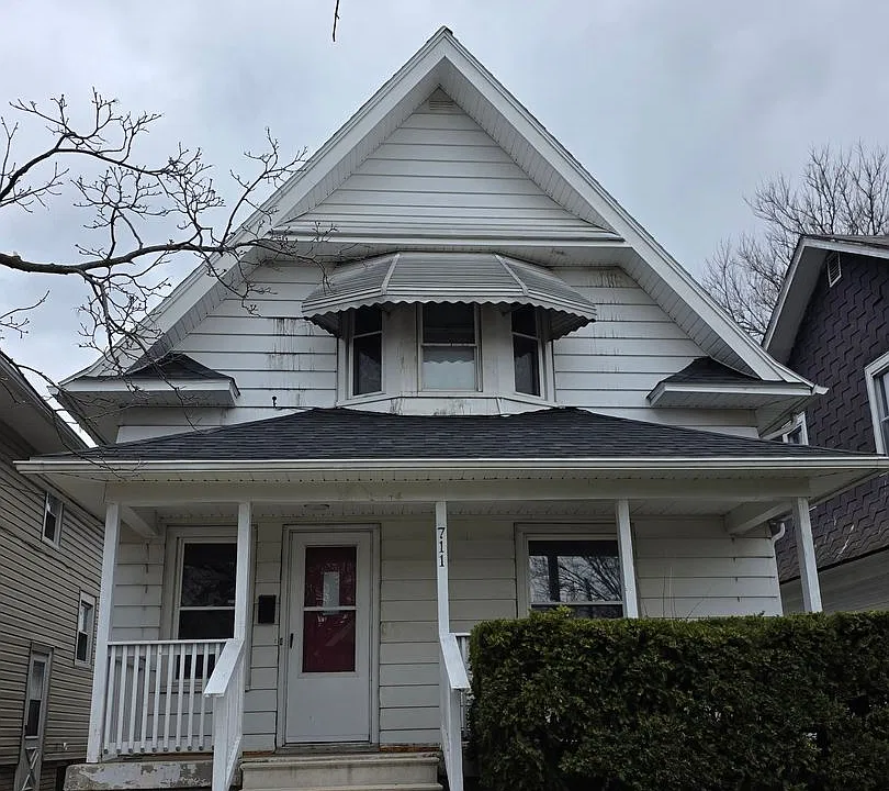 711 Nicholas St