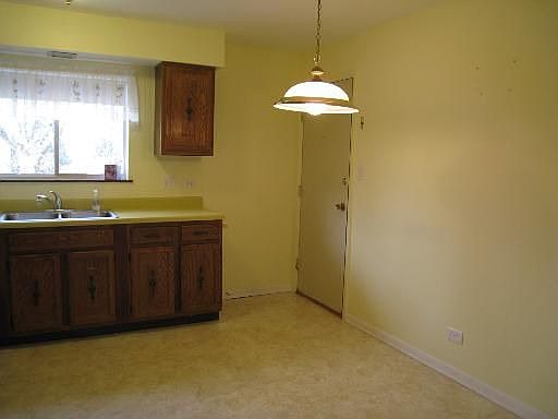 4th image of 9382 Bay Colony Dr