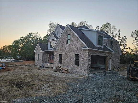 4th image of 6815 Ridge Rd