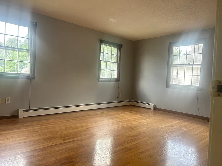 204 School St — Photo 14