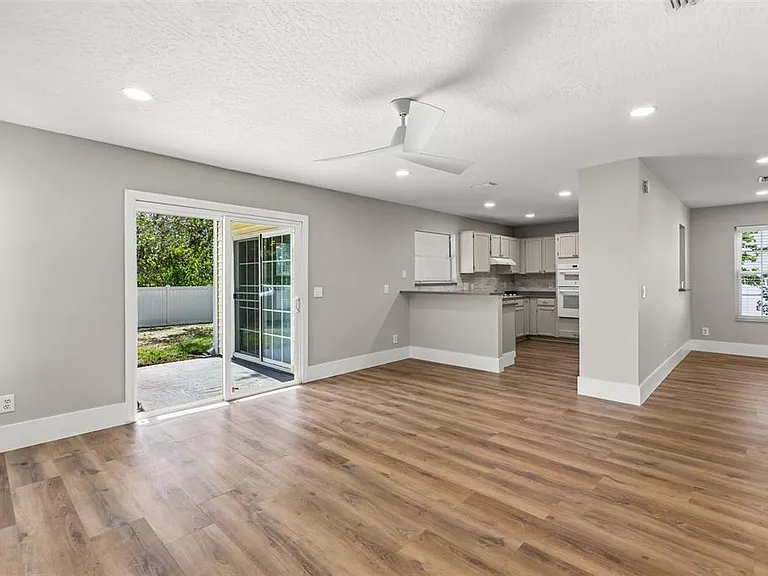 11462 Commercial St — Photo 10