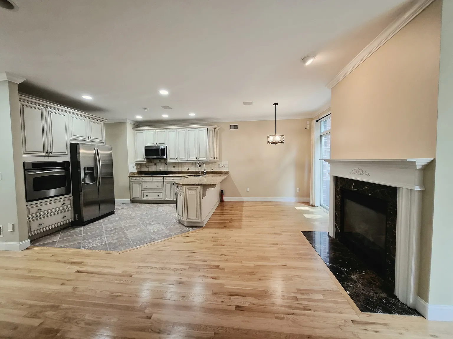 3 bed, 3600 sqft, $5,500 — Photo 3