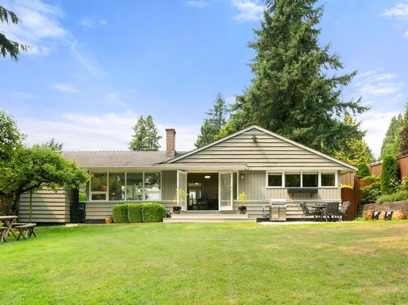 3046 Princess Ave, North Vancouver, BC V7N 2C8