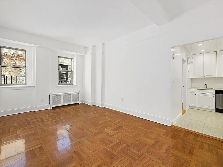 562 W End Ave #12E — Photo 4