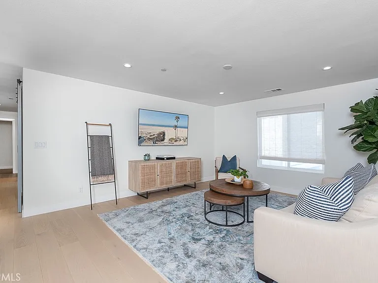 947 W Balboa Blvd — Photo 20