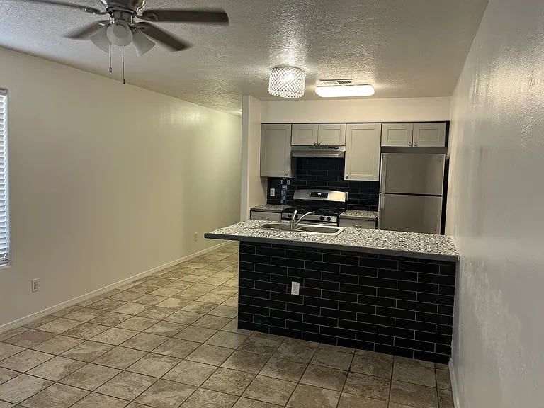 Sleek, Contemporary Efficiency - Live El Campo on Route 66! — Photo 53