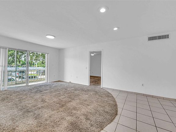 4th image of 16750 NE 10th Ave APT 115