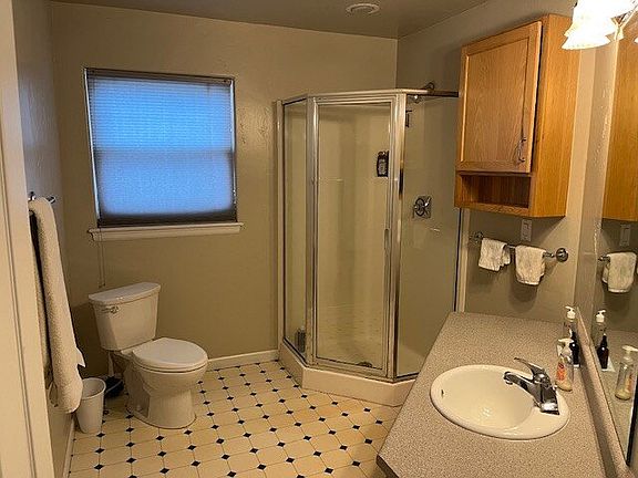 3rd image of 611 Cowen Dr Room 4