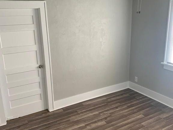 3rd image of 828 Elm Ave