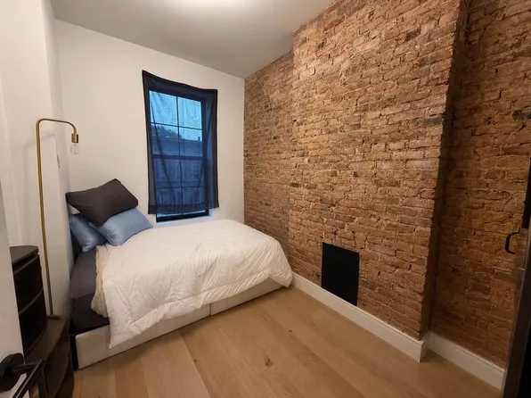 727 Knickerbocker Avenue image 1 of 12