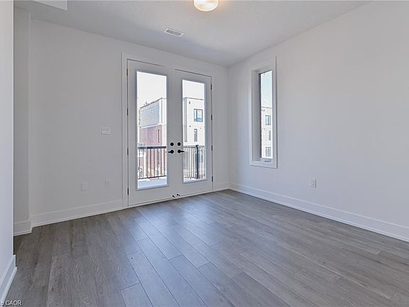 4th image of 99 Roger St #30