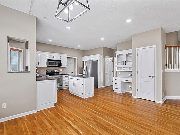 5th image of 5333 Hilltop Dr