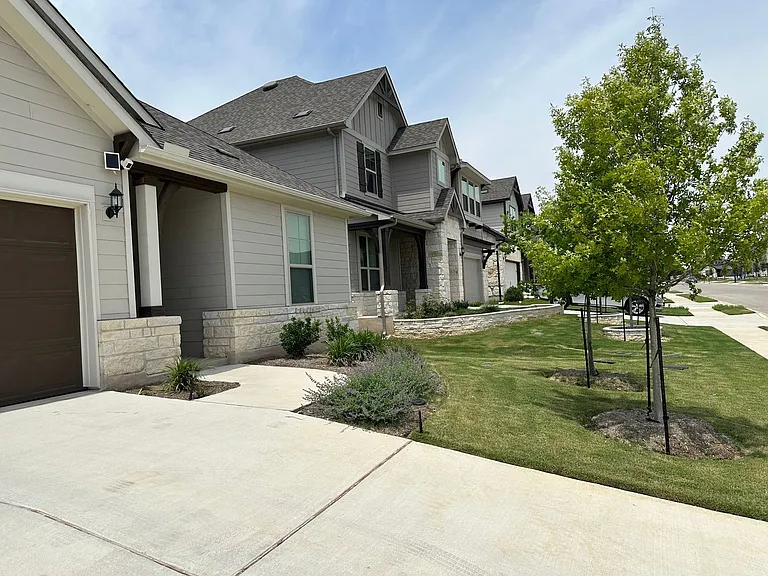 240 Canyoncrest Way — Photo 3