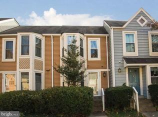 2067 Whisperwood Glen Ln, Reston, VA 20191