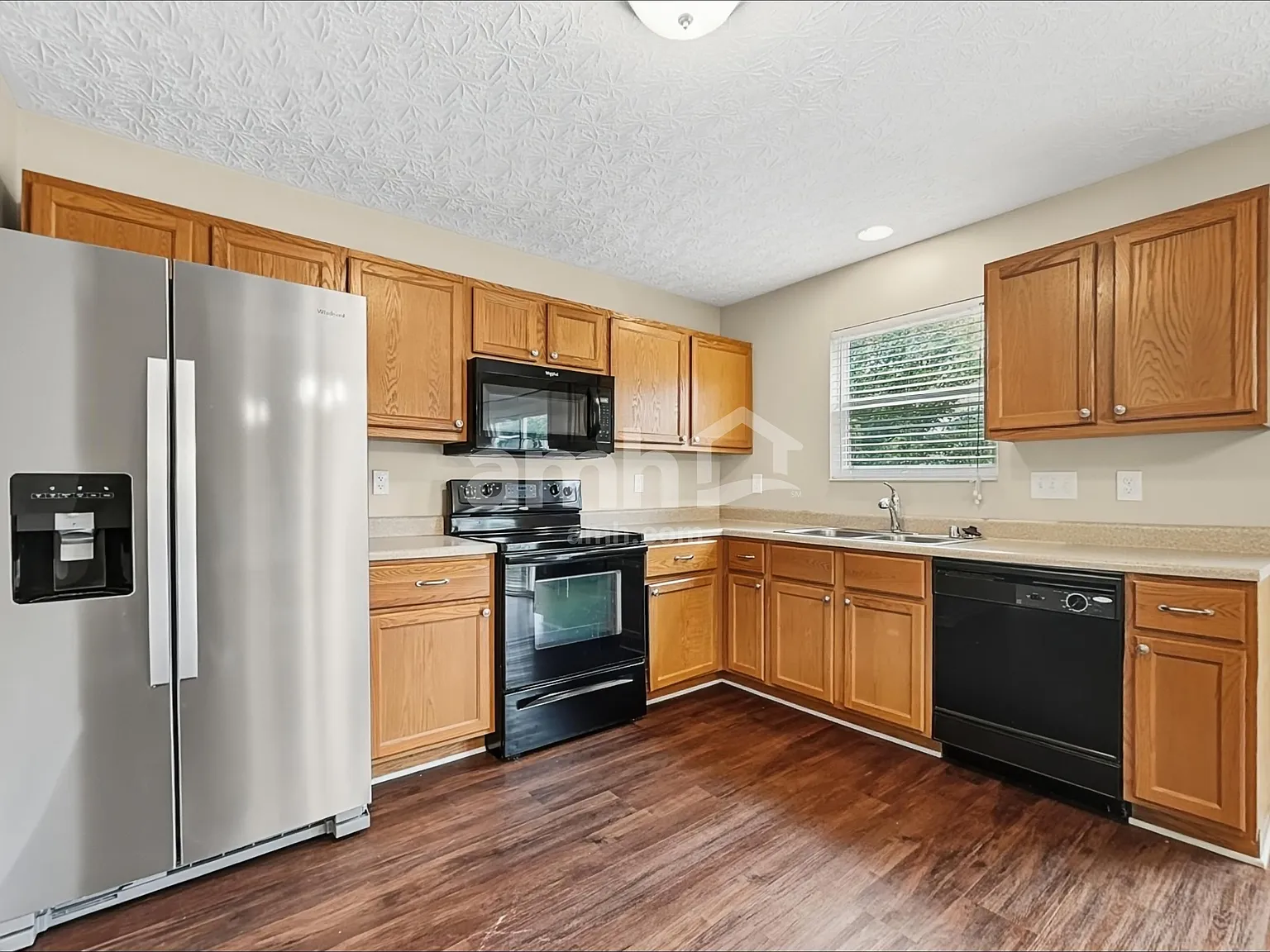 3 bed, 2.5 bath, 1582 sqft, $2,240 — Photo 3