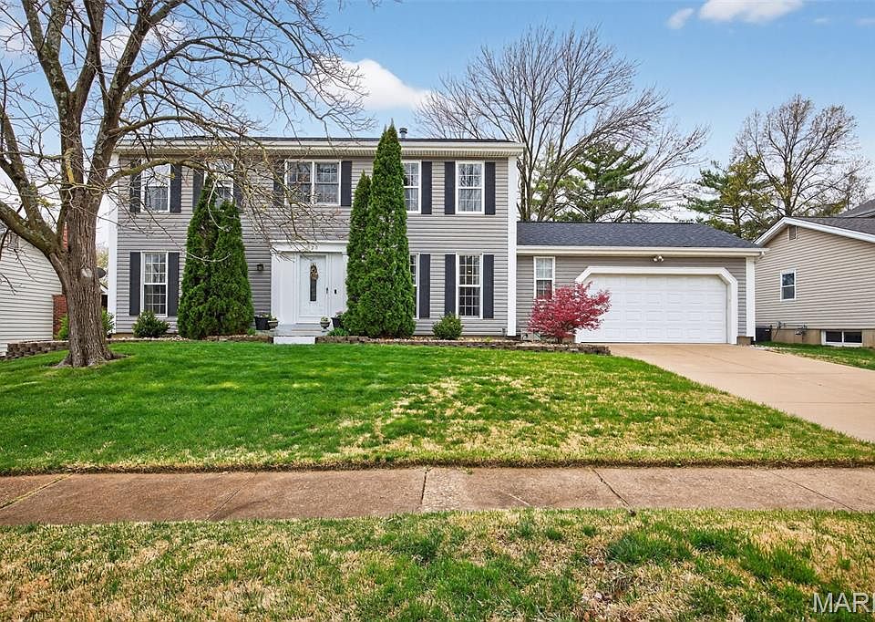 1st image of 323 Oakleigh Woods Dr