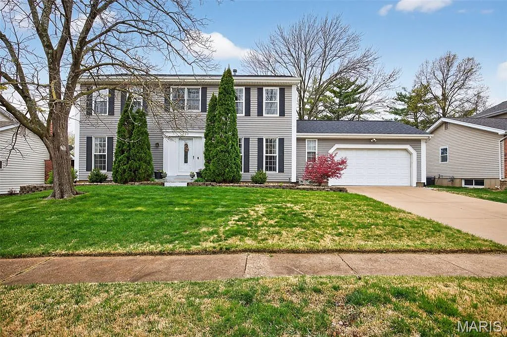 323 Oakleigh Woods Dr photo 1