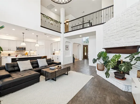 10249 Candlewyck St, Fort Worth, TX 76244