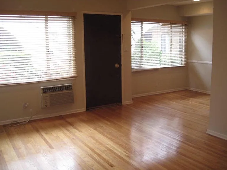 8333 1/4 Blackburn Ave — Photo 3