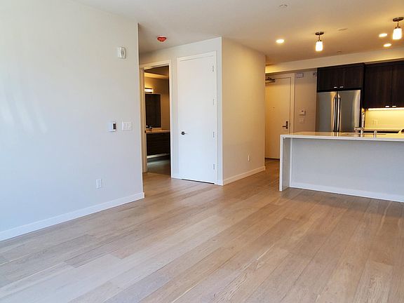 4th image of 2600 Harrison St #202