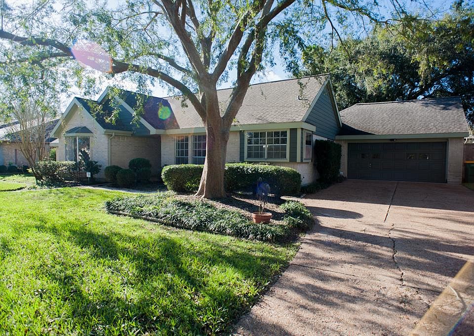 1st image of 2426 Killarney Cir
