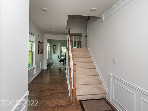5th image of 16 Winfield Dr