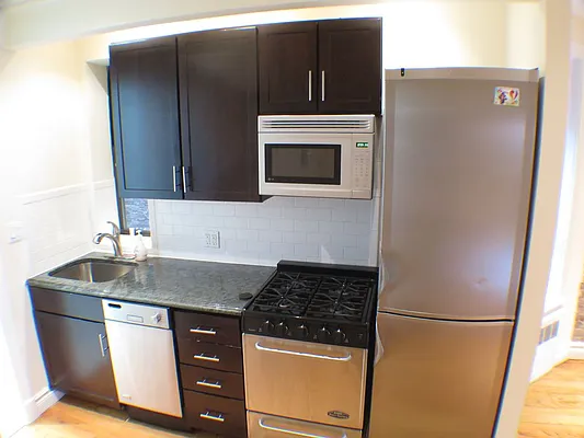 Rented by Glasser Realty LLC | media 8