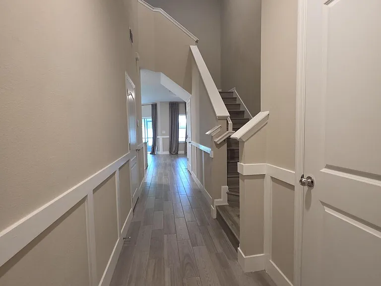 12784 Josslyn Ln — Photo 2