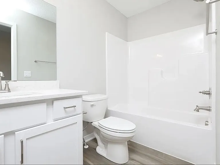 2823 22nd St SW — Photo 7