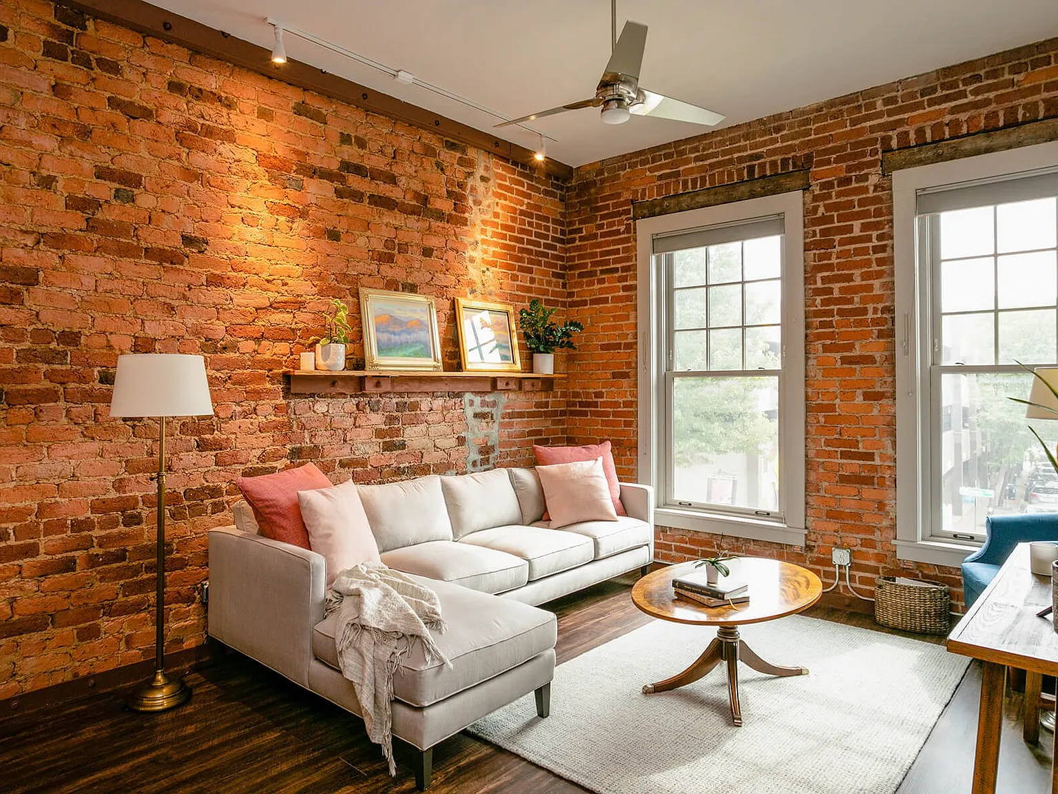 2 bed, 960 sqft, $2,200 — Photo 3