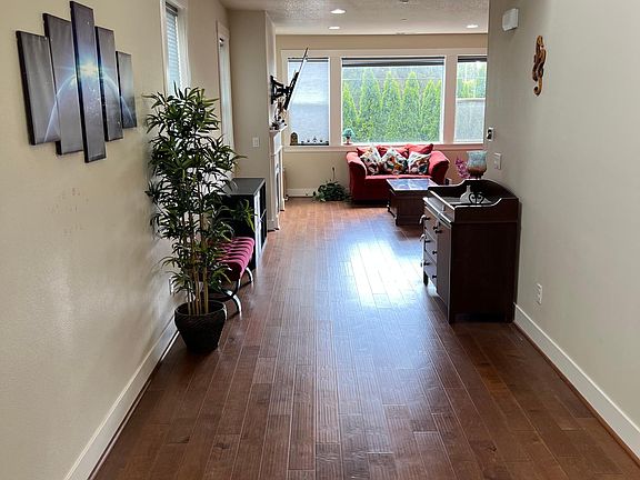 2nd image of 504 NE 77th Ave