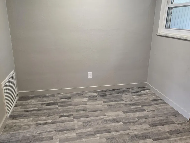 235 S Liberty St — Photo 2
