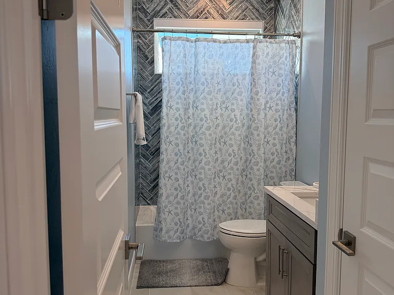 111 Madison Ct — Photo 26