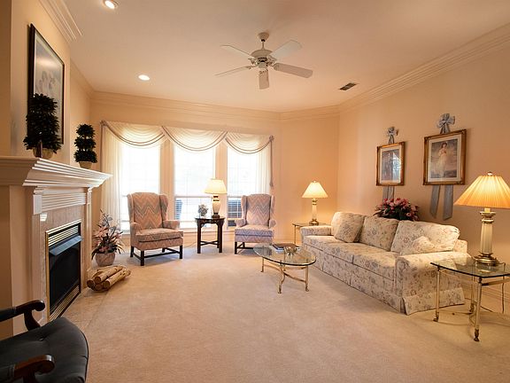 4th image of 402 Prince Charles St