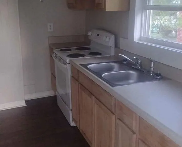 1007 S McKay Ave — Photo 2